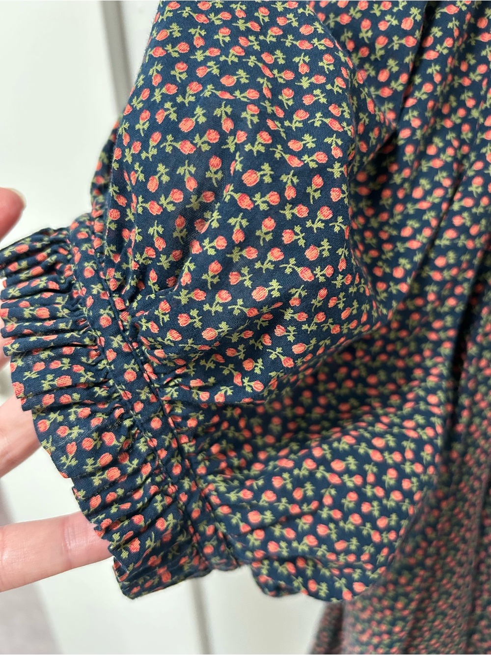 Doen Farley blouse in navy bisou floral size large - Picture 3 of 8